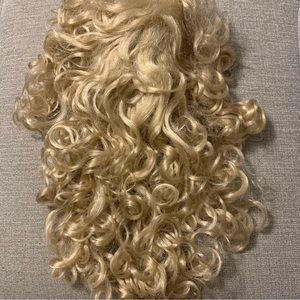 🎃 Stunning synthetic Blonde Wig Perfect for Halloween 🎃